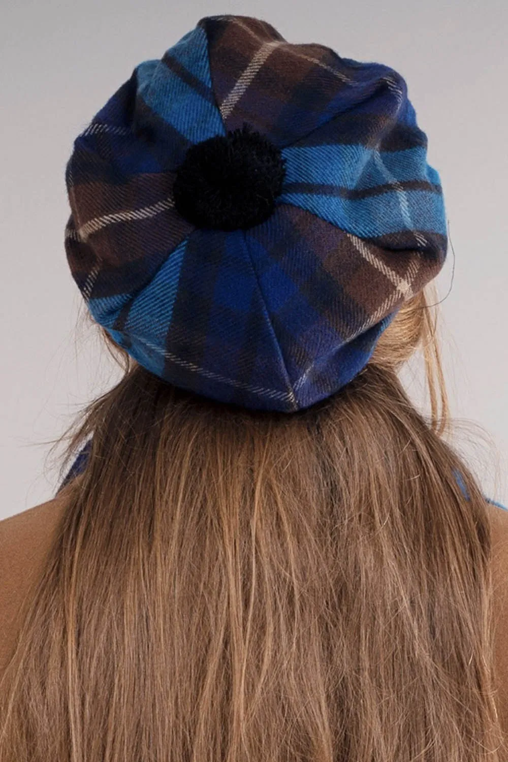 TARTAN COPPOLA POMPON