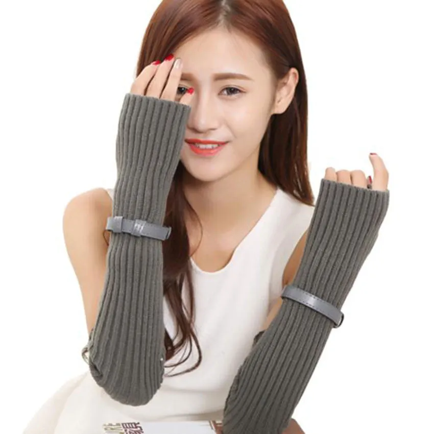 Feida’s Secure Wool Knit Gloves with Buckle