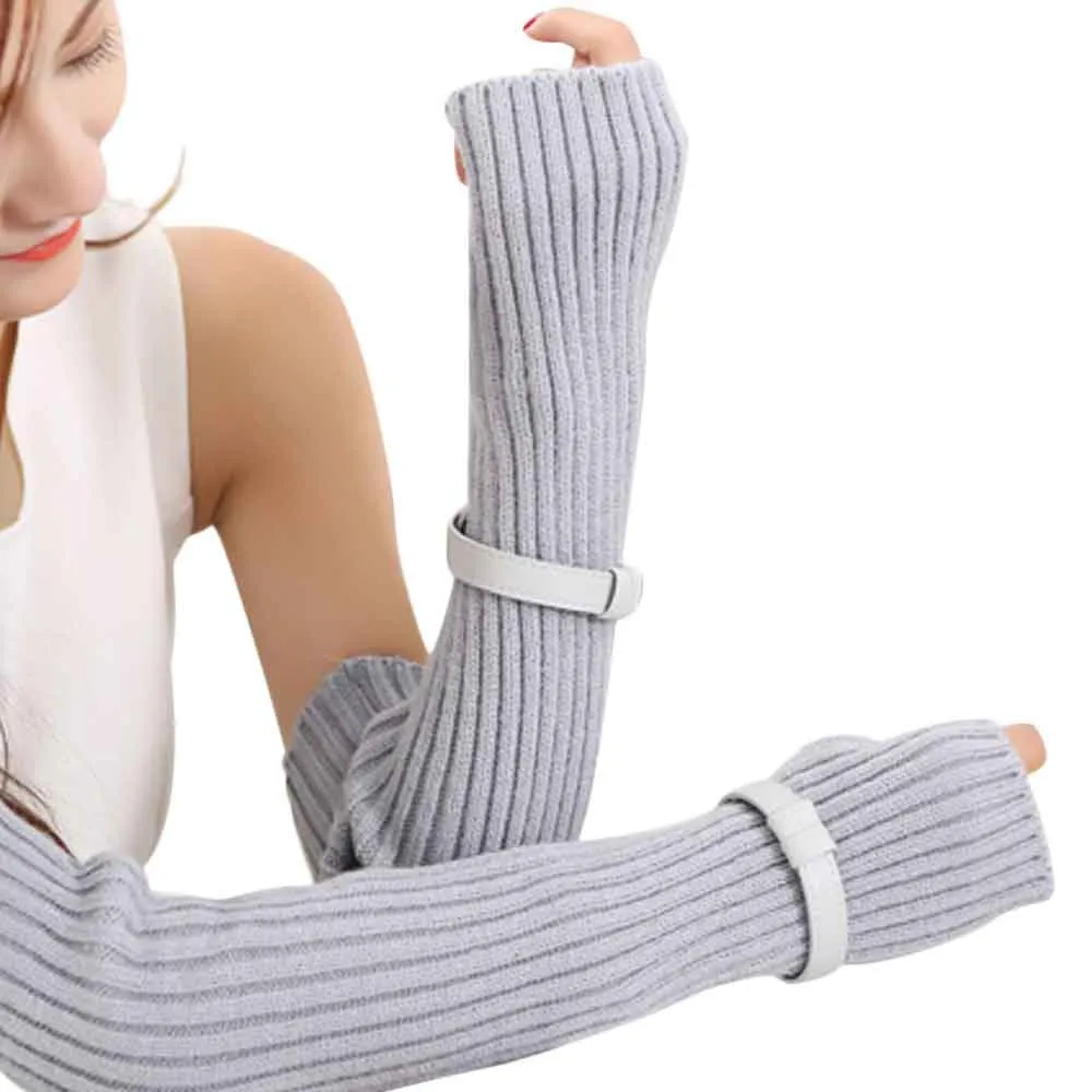 Feida’s Secure Wool Knit Gloves with Buckle